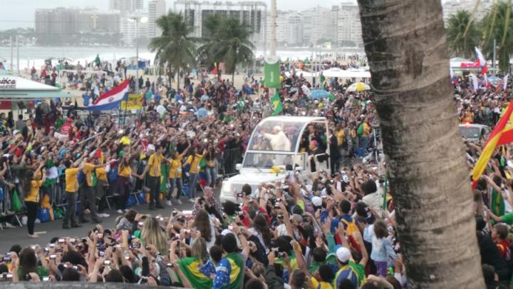 Der_Papst_an_der_Copacabana._Bild_Valentino_Nuzzo._900x506.jpg